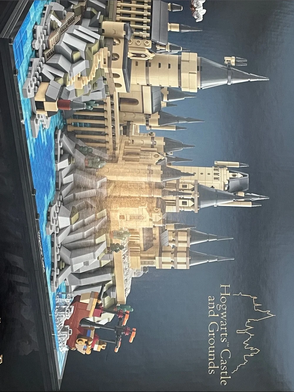 LEGO Harry Potter Hogwarts Castle and Grounds - Tan, Gray, Blue - Picture 2 of 8
